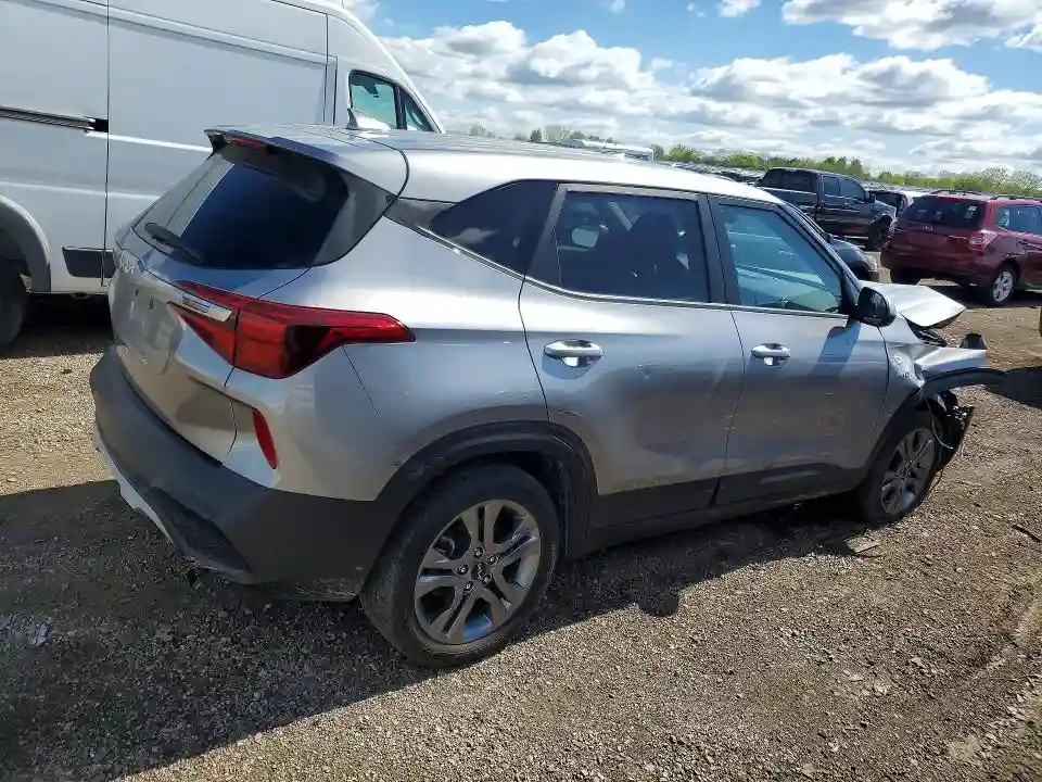 KNDEPCAA7N7329917 2022 KIA SELTOS-2