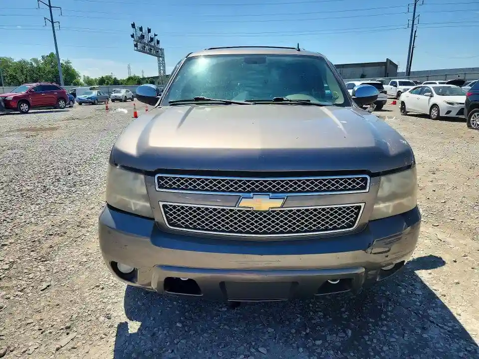 1GNSKCE08BR138923 2011 CHEVROLET TAHOE-4
