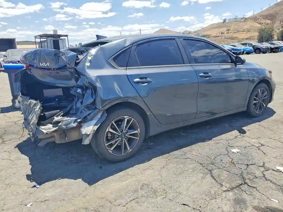3KPF24AD4PE693797 2023 KIA FORTE LXS-2