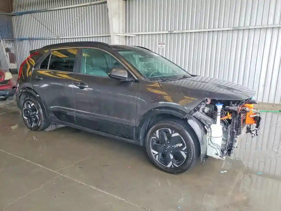 KNDCR3L14P5025795 2023 KIA NIRO-3