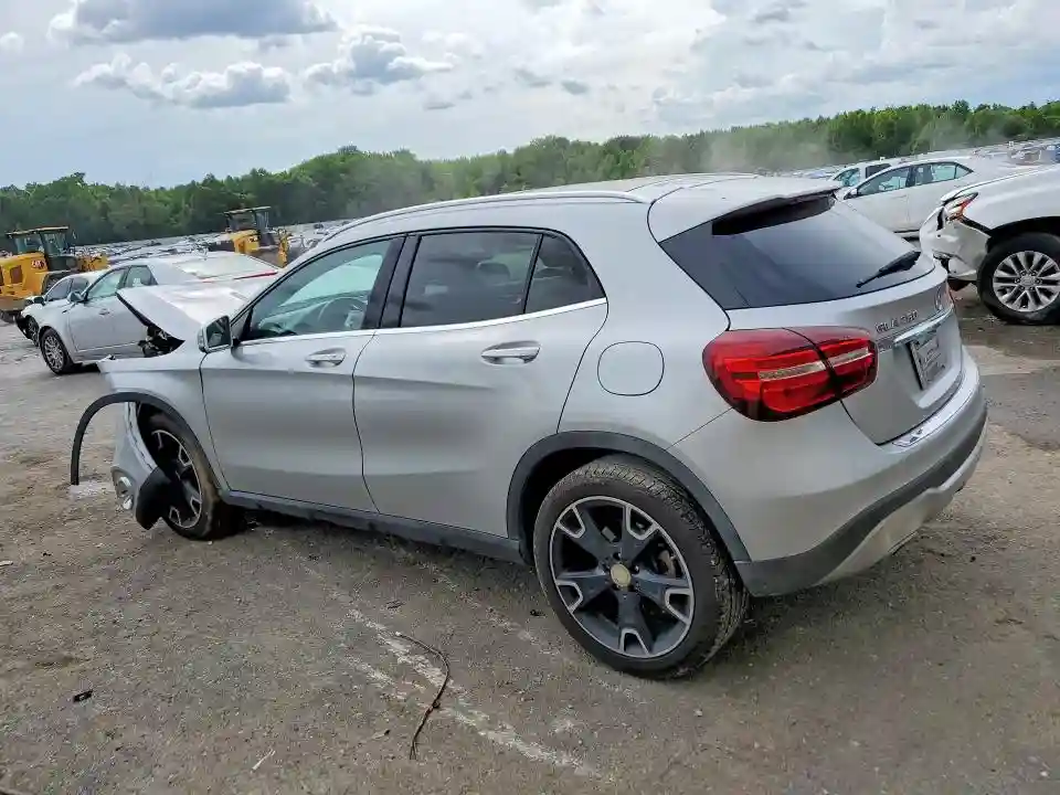 WDCTG4EBXJJ385132 2018 MERCEDES-BENZ GLA-CLASS-1