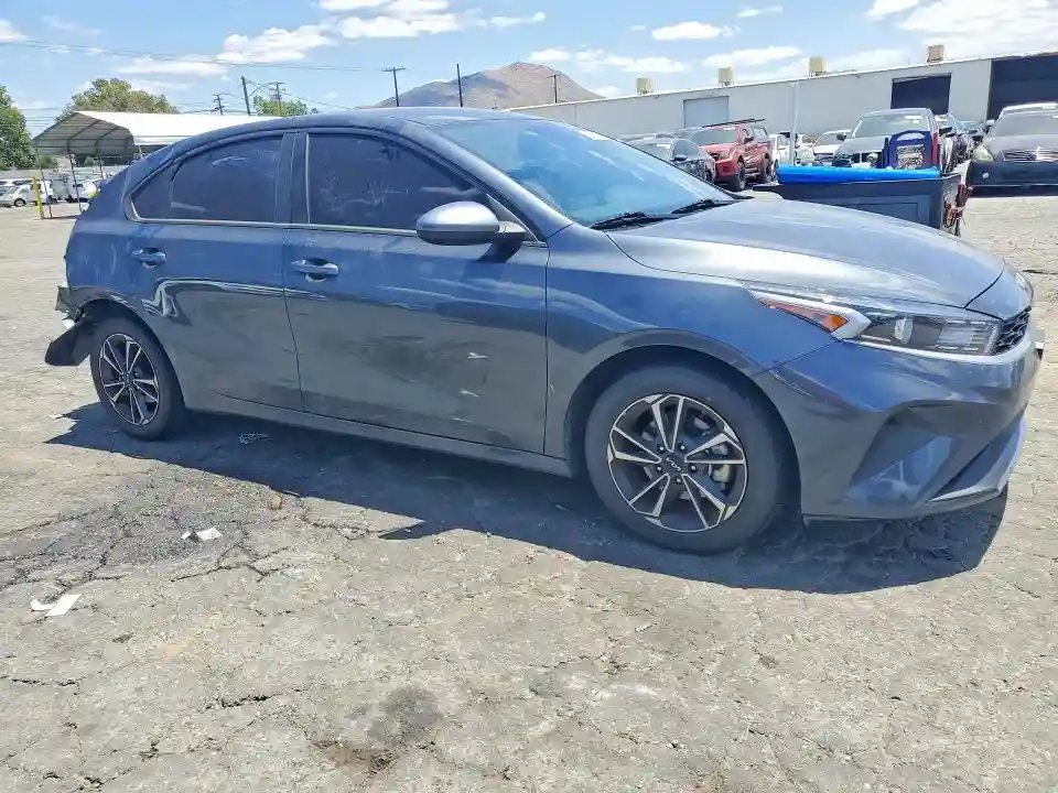 3KPF24AD4PE693797 2023 KIA FORTE LXS-3