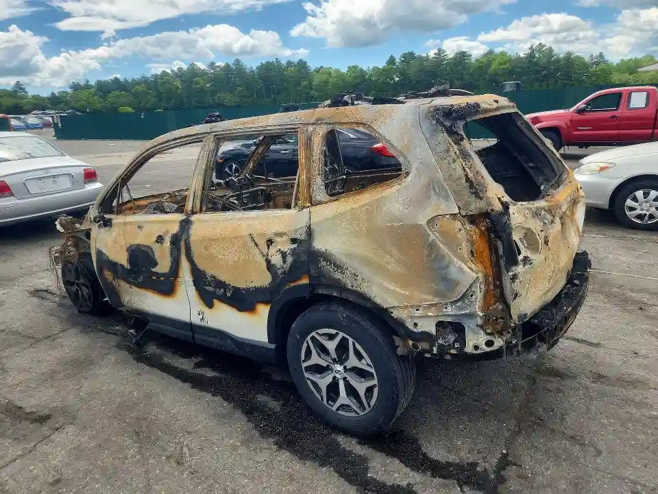 JF2SKAGCXKH547372 2019 SUBARU FORESTER-1