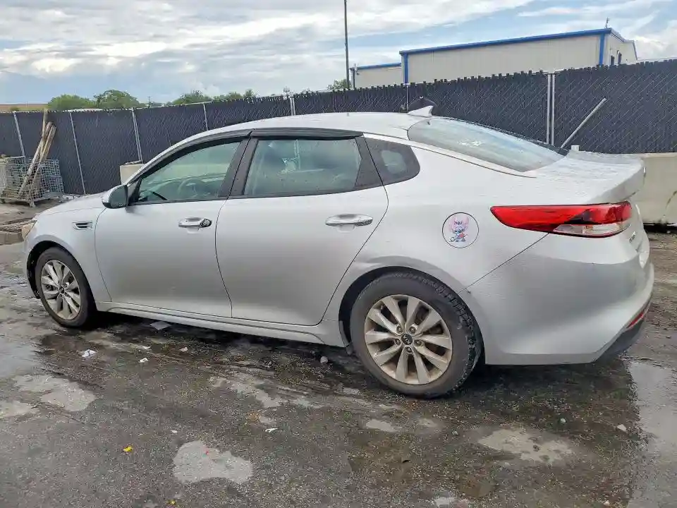 5XXGT4L30HG153538 2017 KIA OPTIMA-1