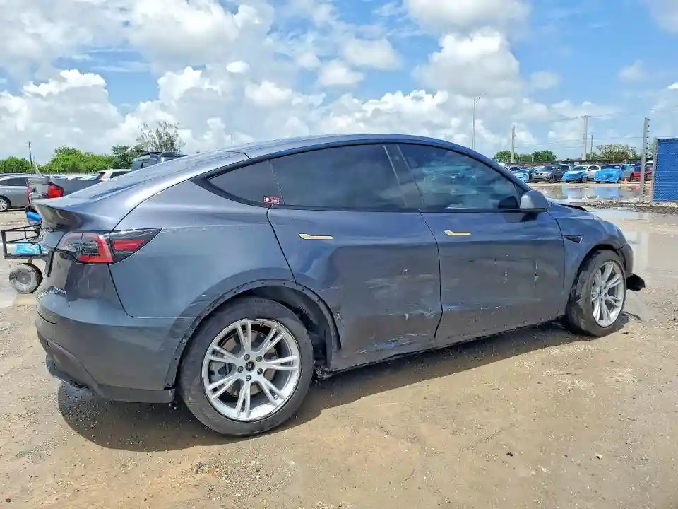 7SAYGDEE9NF436335 2022 TESLA MODEL Y-2