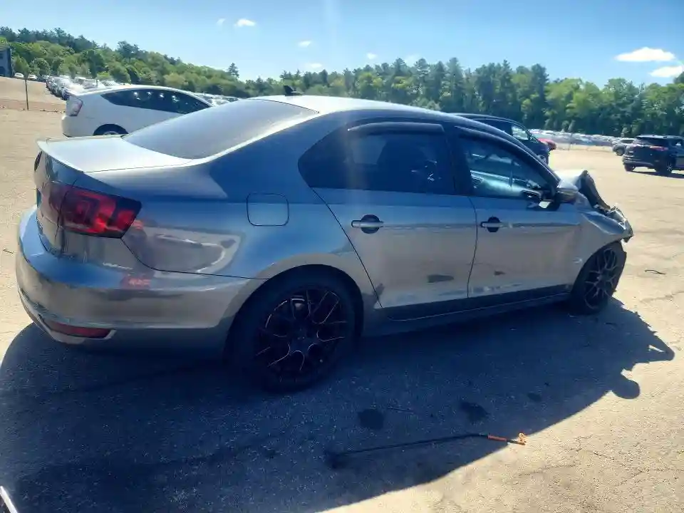 3VW4T7AJ8EM380621 2014 VOLKSWAGEN JETTA-2