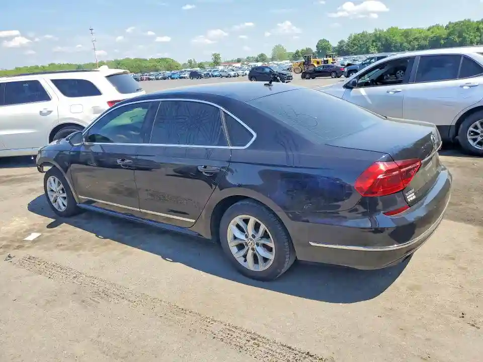 1VWAT7A35HC042622 2017 VOLKSWAGEN PASSAT-1