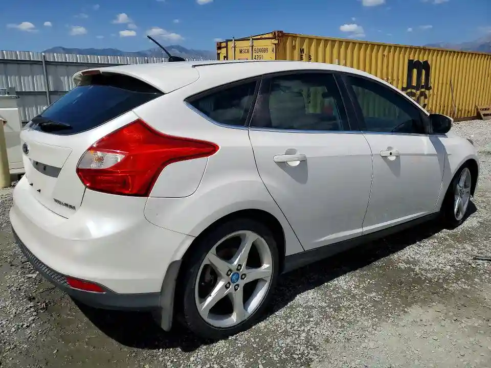 1FAHP3N26CL257926 2012 FORD FOCUS-2