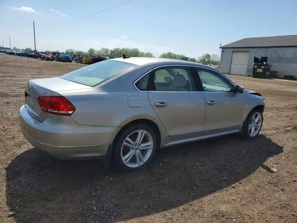 1VWCN7A31DC125350 2013 VOLKSWAGEN PASSAT-2