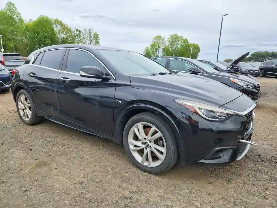 SJKCH5CP0JA058730 2018 INFINITI QX30-3