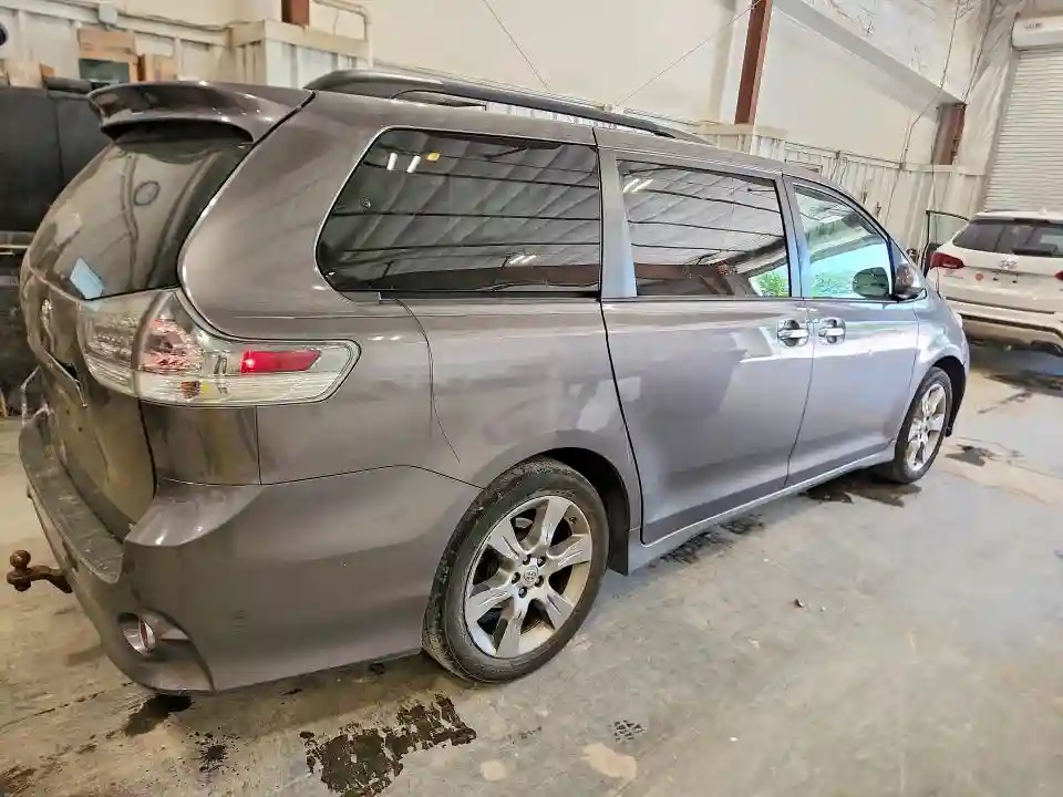 5TDXK3DC5DS294156 2013 TOYOTA SIENNA-2