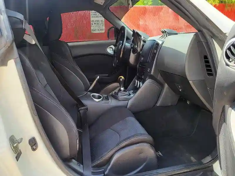 JN1AZ4EH5JM572517 2018 NISSAN 370Z-4