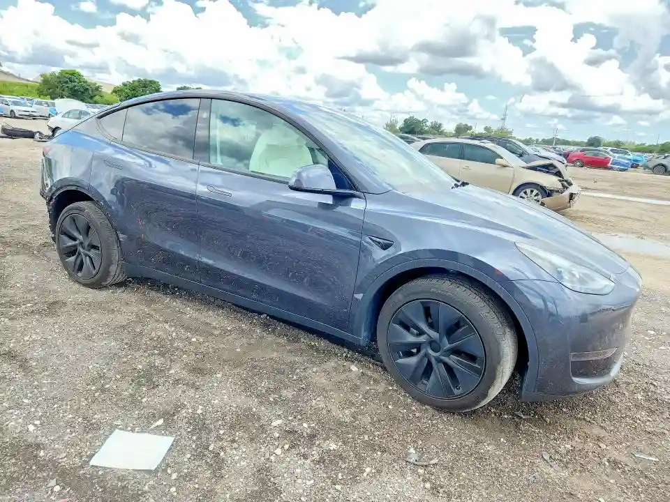 7SAYGDED7RA329696 2024 TESLA MODEL Y-3