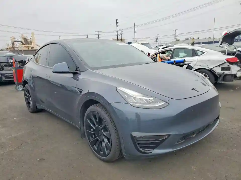 7SAYGDEE4PA033251 2023 TESLA MODEL Y-3