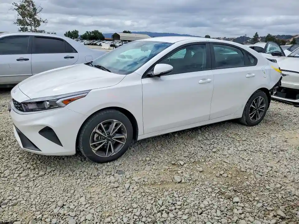 3KPF24AD7PE608824 2023 KIA FORTE-0