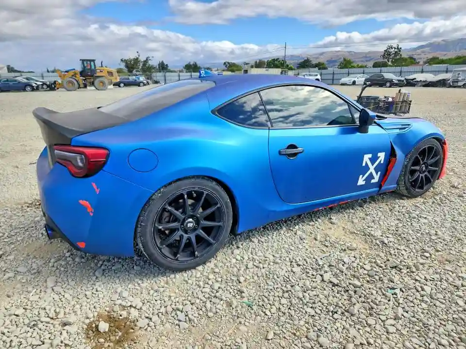 JF1ZNAA16H8708780 2017 TOYOTA 86-2