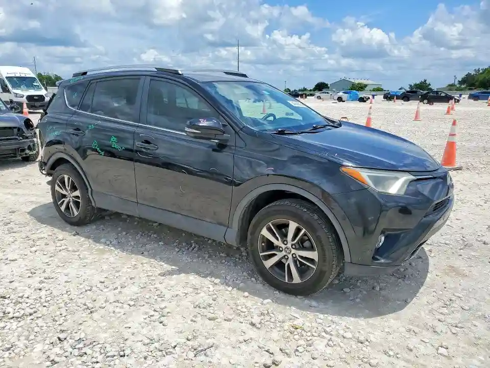 2T3WFREV3JW416042 2018 TOYOTA RAV4-3