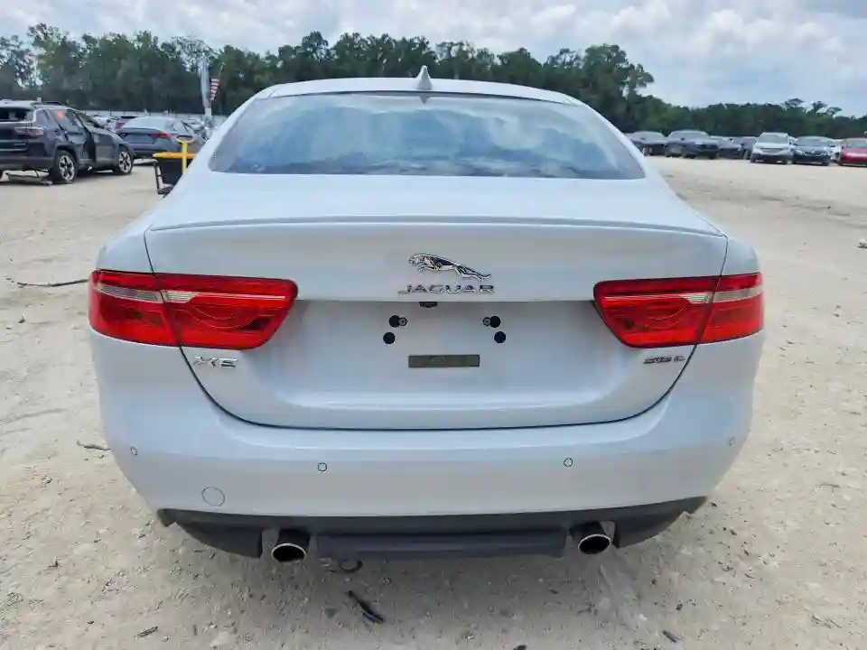 SAJAF4BV4HA971352 2017 JAGUAR XE-5