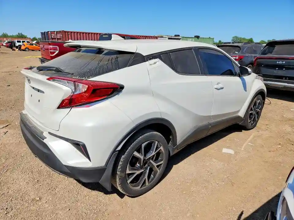 NMTKHMBX7JR058848 2018 TOYOTA C-HR-2