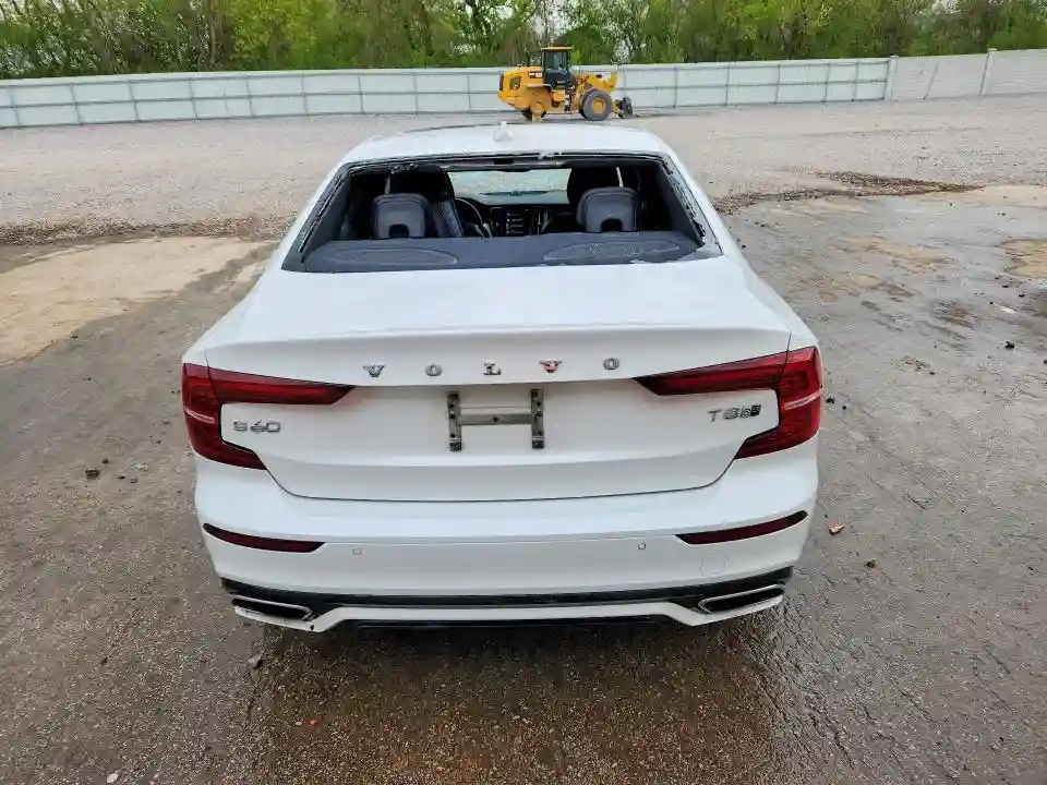 7JRBR0FM2KG014177 2019 VOLVO S60-5