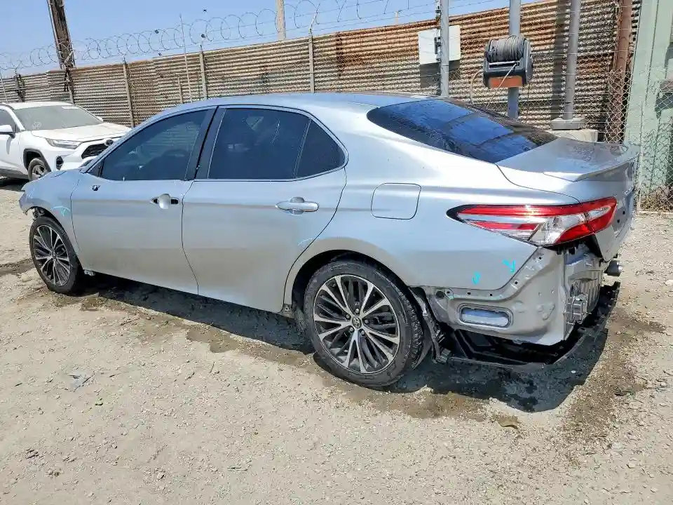 4T1B11HK1JU649586 2018 TOYOTA CAMRY-1