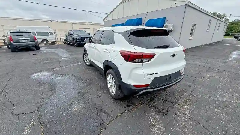 KL79MMS2XNB103825 2022 CHEVROLET TRAILBLAZE-2