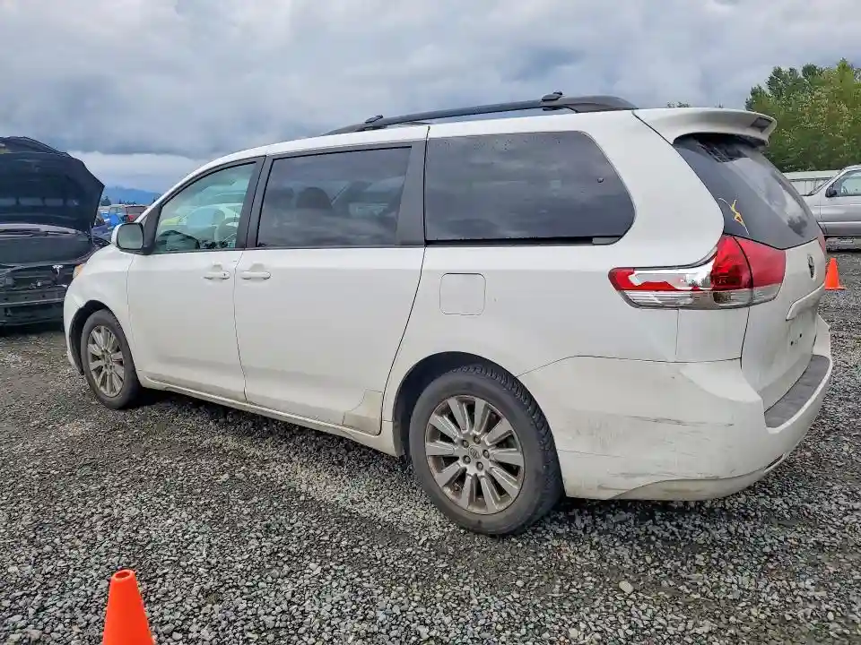 5TDJK3DC7BS025790 2011 TOYOTA SIENNA-1