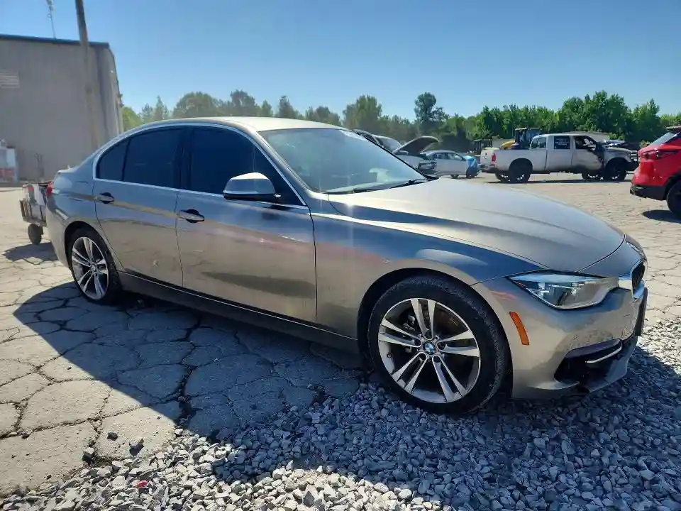 WBA8B9G54JNU98918 2018 BMW 3 SERIES-3