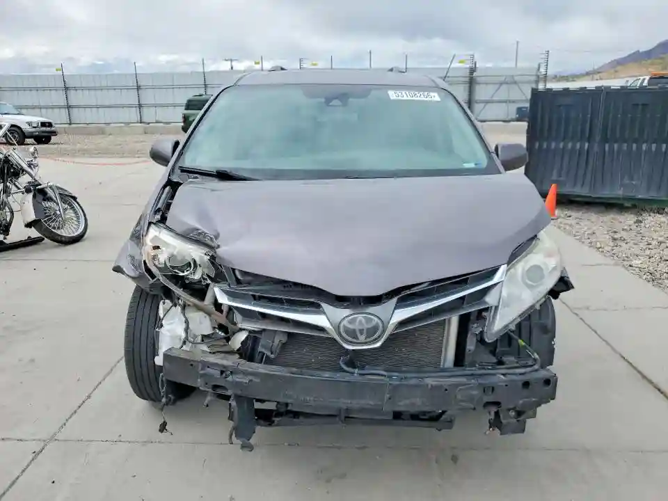 5TDYZ3DC4KS005720 2019 TOYOTA SIENNA-4