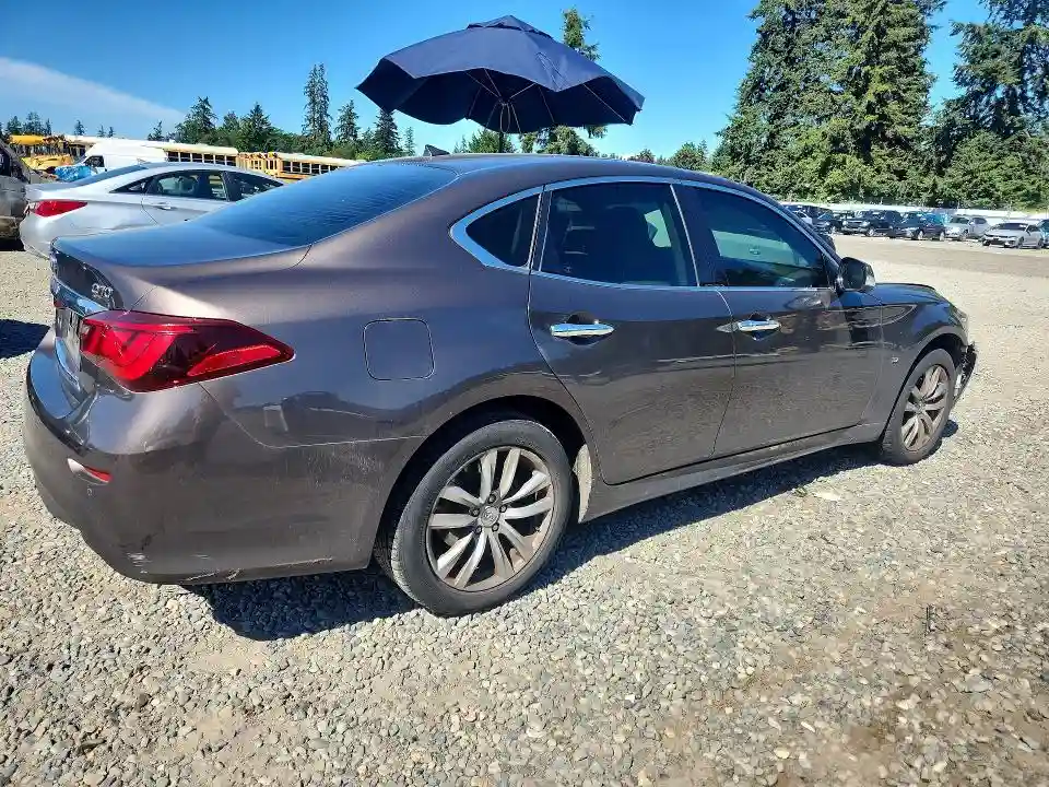 JN1BY1AR2JM220175 2018 INFINITI Q70-2