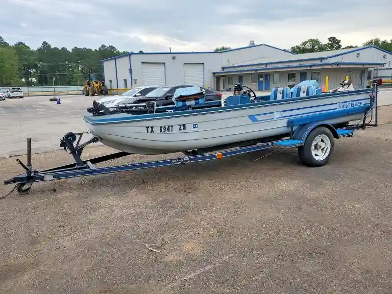 KNG00647B585 1985 KINGFISHER MASTER MOLDERS BOAT-1