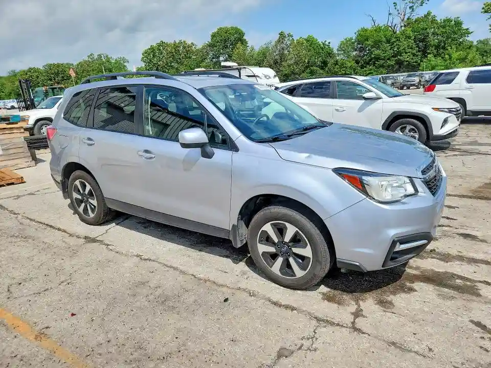 JF2SJAGC1JH450708 2018 SUBARU FORESTER-3
