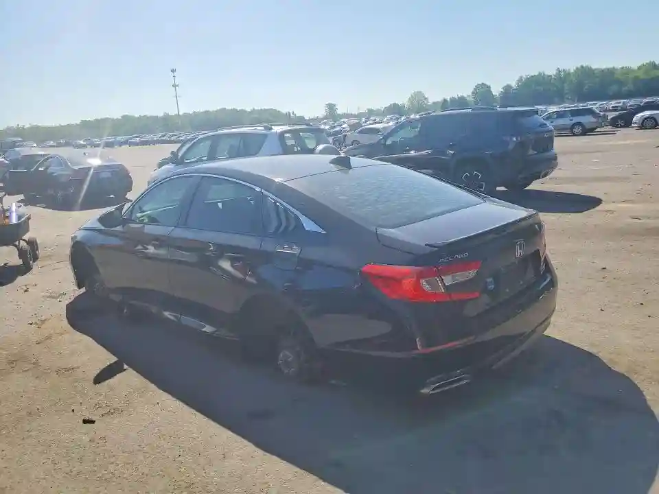 1HGCV2F30JA035789 2018 HONDA ACCORD-1
