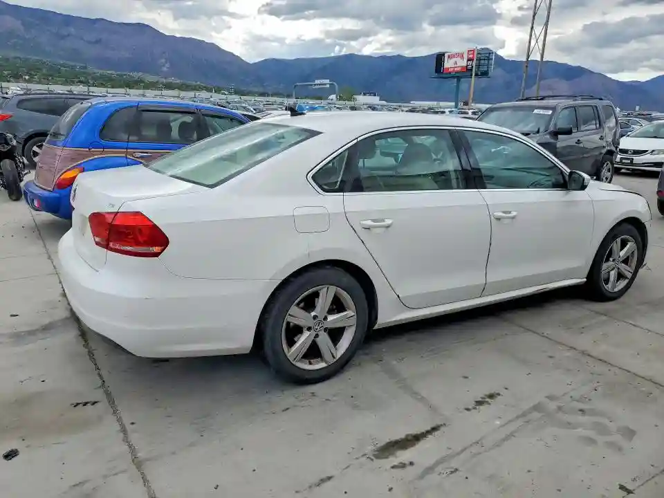 1VWBP7A34DC090079 2013 VOLKSWAGEN PASSAT-2