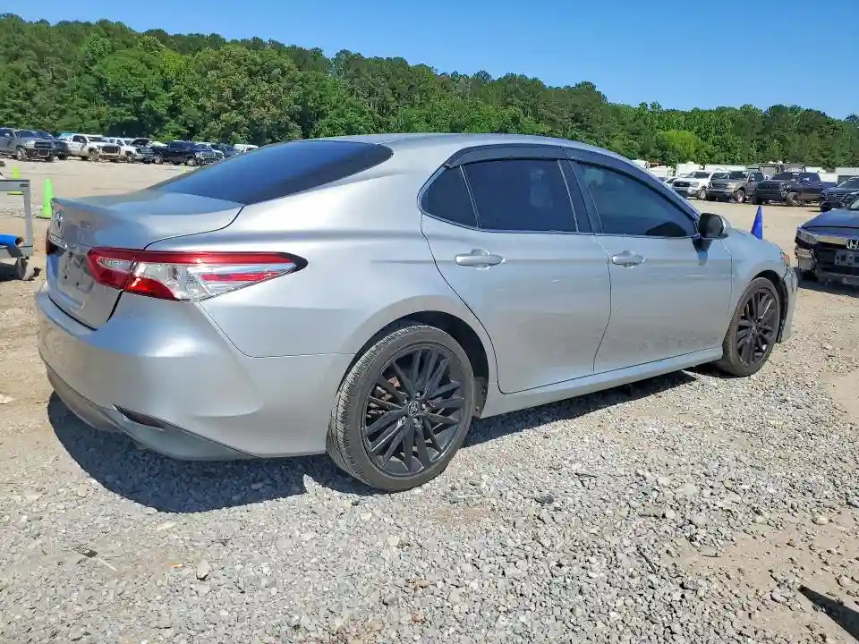 4T1B11HK8JU561702 2018 TOYOTA CAMRY-2
