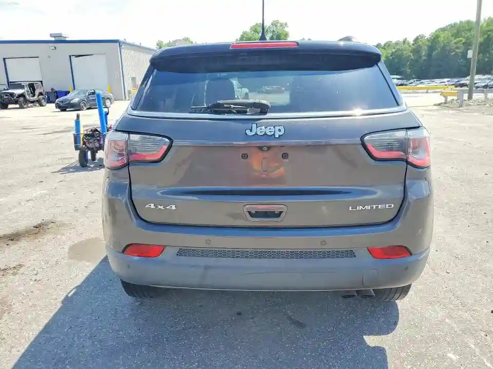 3C4NJDCB8JT199990 2018 JEEP COMPASS-5