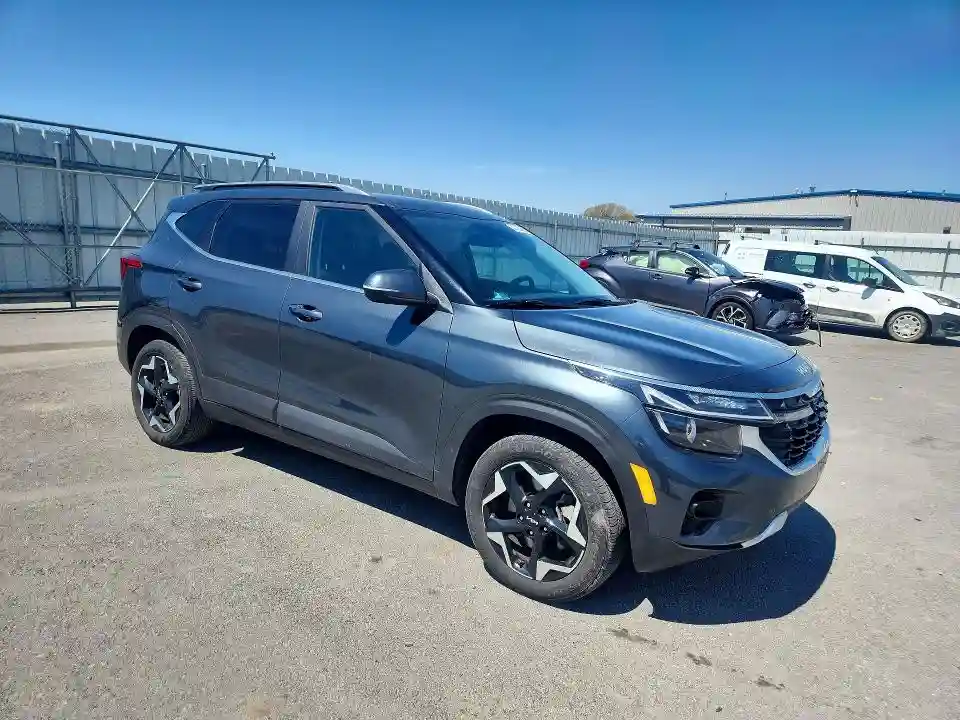 KNDERCAA2R7527062 2024 KIA SELTOS-3