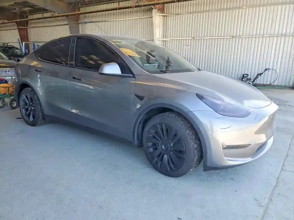 7SAYGAEE1RF127897 2024 TESLA MODEL Y-3