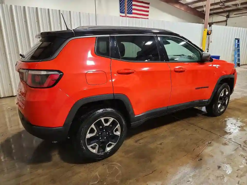 3C4NJDDB5JT465609 2018 JEEP COMPASS-2