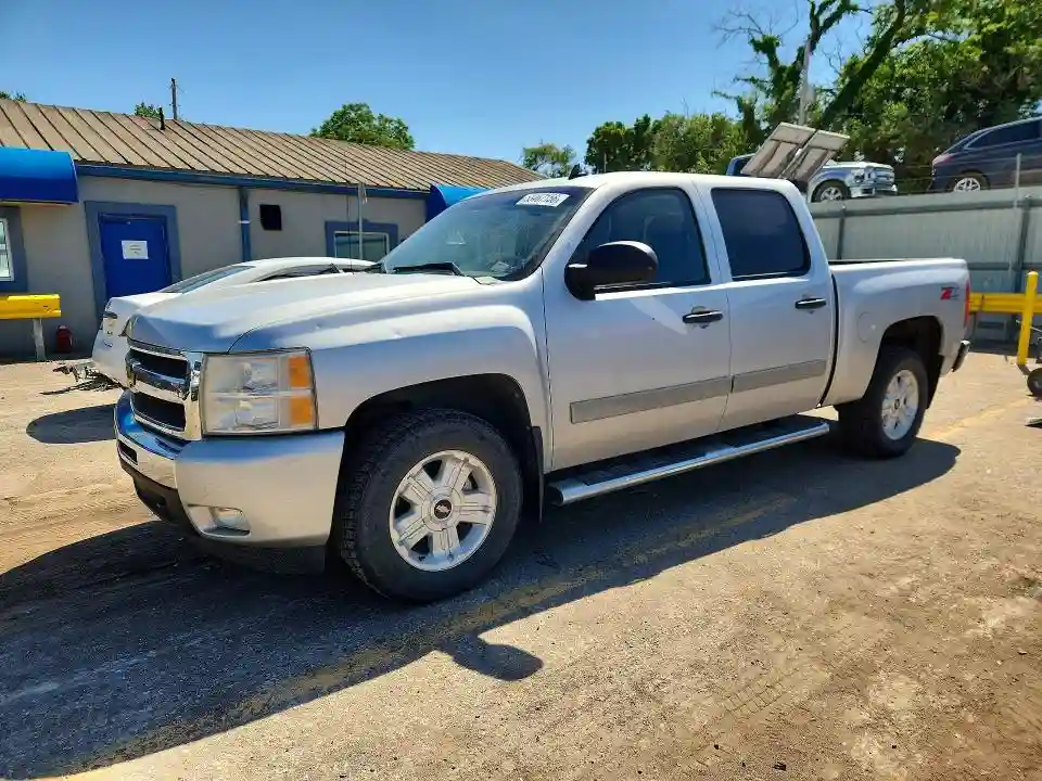 3GCPKSE30BG287118 2011 CHEVROLET SILVERADO-0
