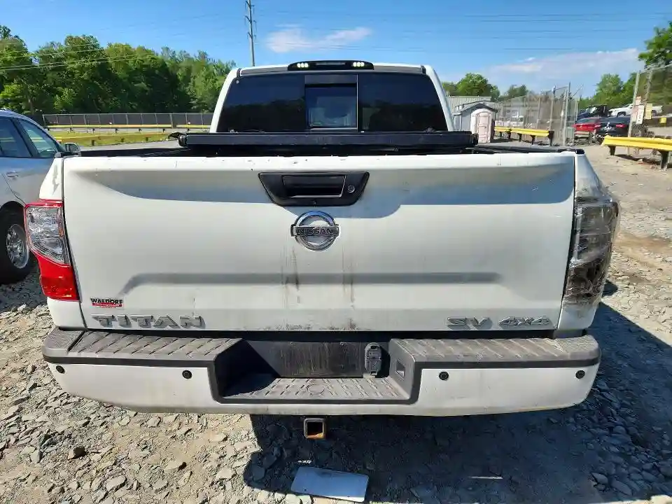1N6AA1E55JN511863 2018 NISSAN TITAN-5