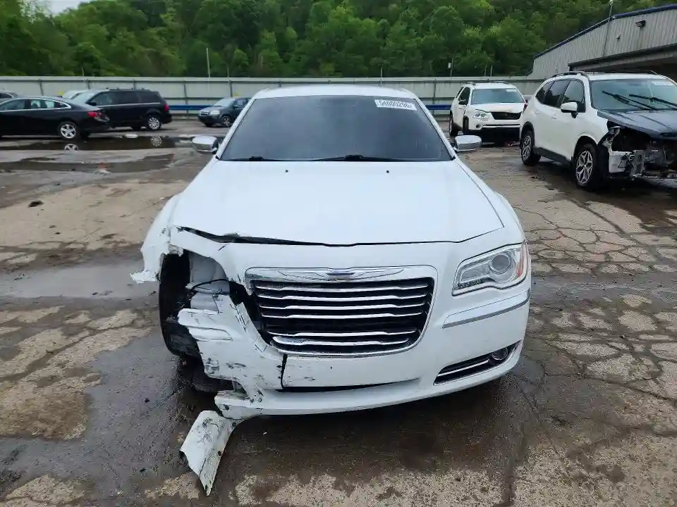2C3CA5CG2BH581391 2011 CHRYSLER 300-4