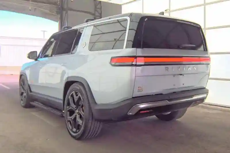 7PDSGABA4PN019950 2023 RIVIAN RIS-2