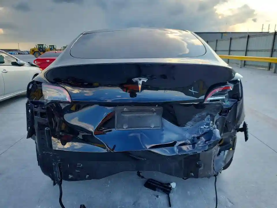 7SAYGDEE3PA090413 2023 TESLA MODEL Y-5