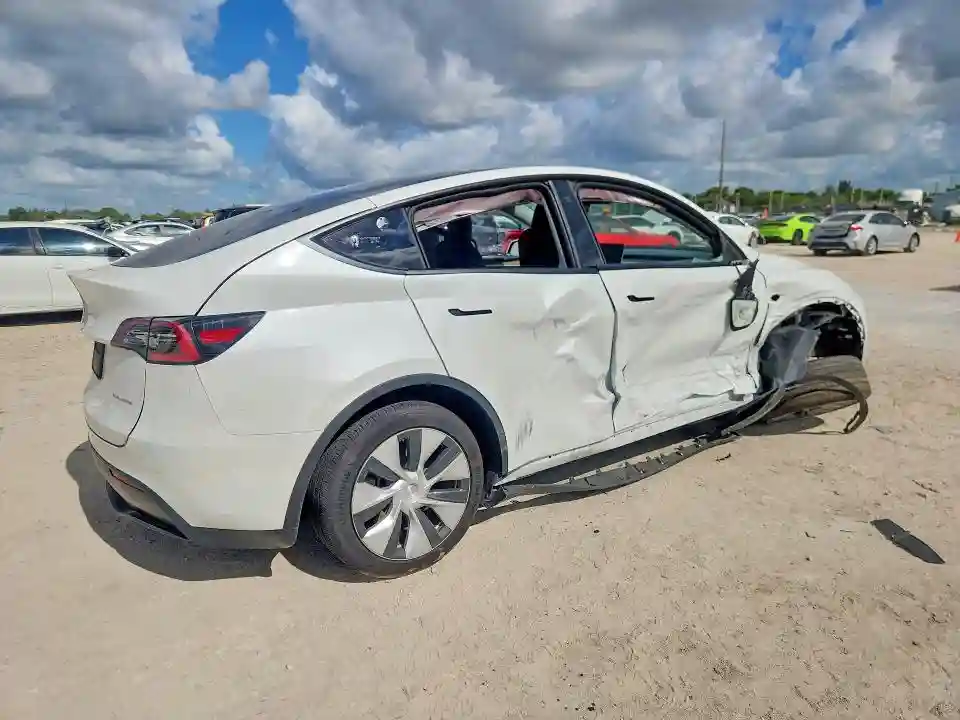 7SAYGAEE2PF752869 2023 TESLA MODEL Y-2
