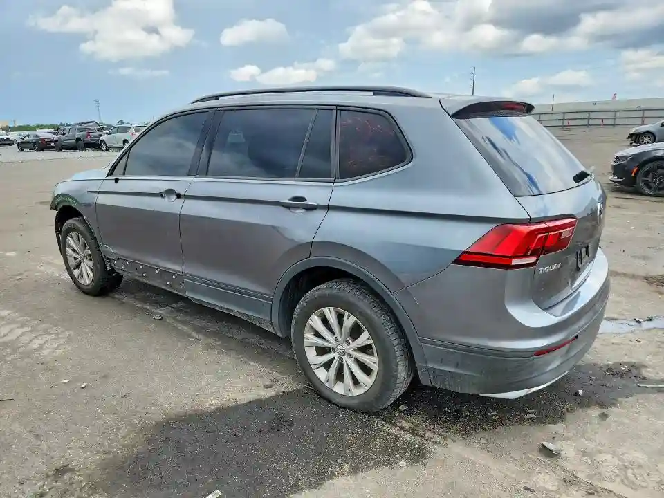 3VV1B7AX2JM065855 2018 VOLKSWAGEN TIGUAN-1
