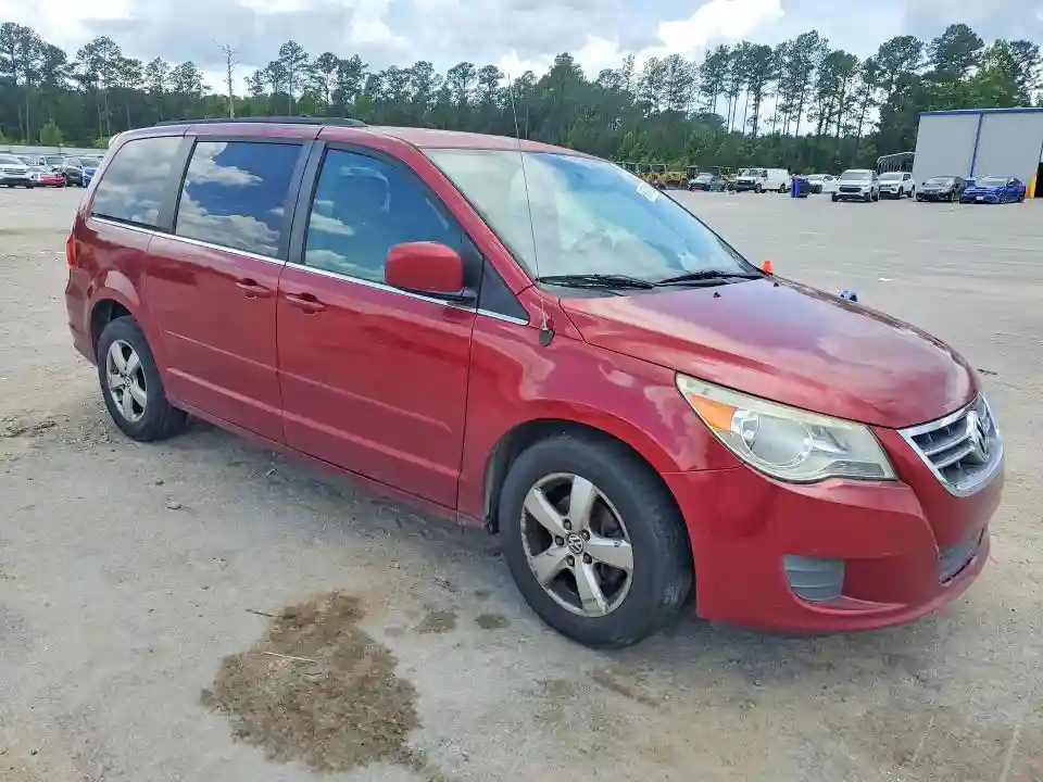 2V4RW3DG2BR691271 2011 VOLKSWAGEN ROUTAN-3