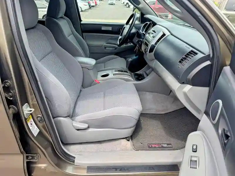 3TMLU4EN8BM060850 2011 TOYOTA TACOMA-4