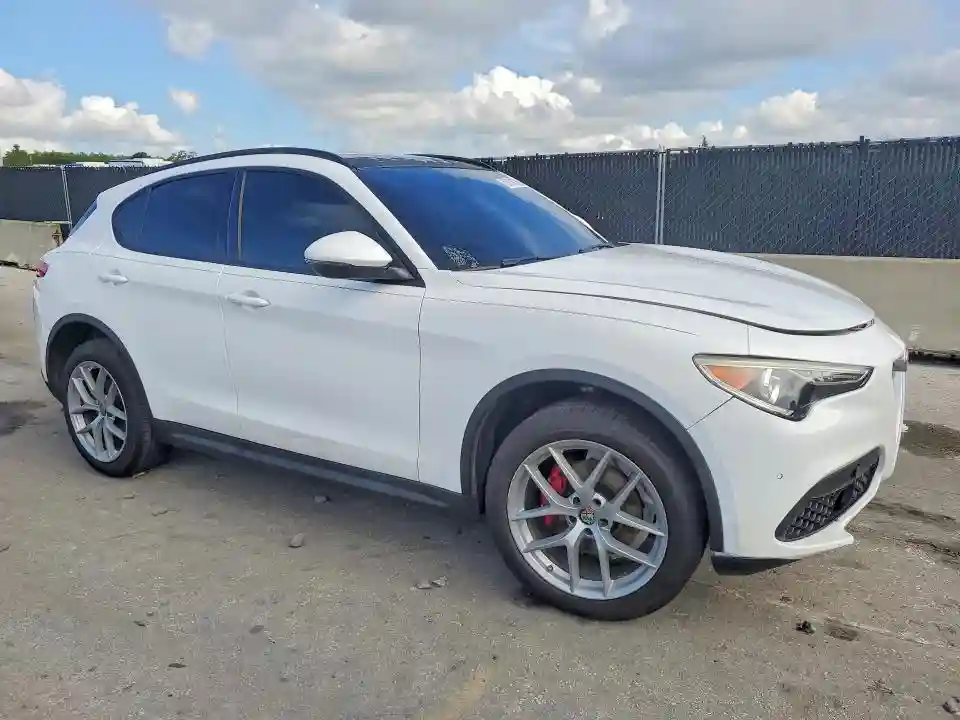 ZASFAKNN0J7B82368 2018 ALFA ROMEO STELVIO-3