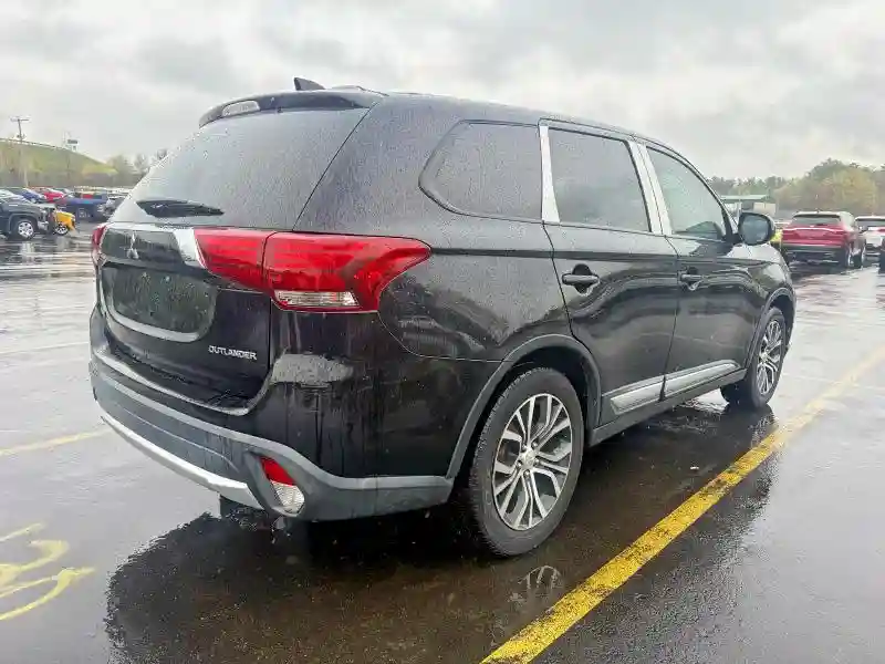 JA4AD2A3XJZ008823 2018 MITSUBISHI OUTLANDER-3